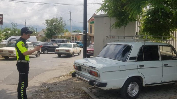 İsmayıllıda parklanma qaydalarını pozan sürücülər cərimələndi  - FOTO