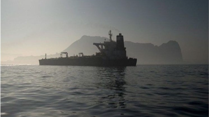 İran Yunanıstan gəmilərini saxlayıb