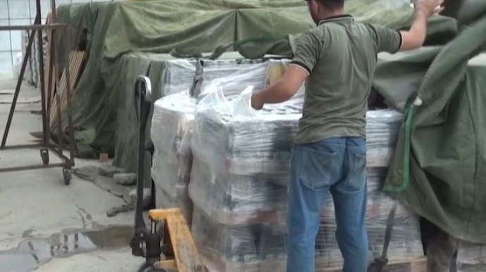 Sərinləşdirici içkilər günün altında saxlanıldı - VİDEO 