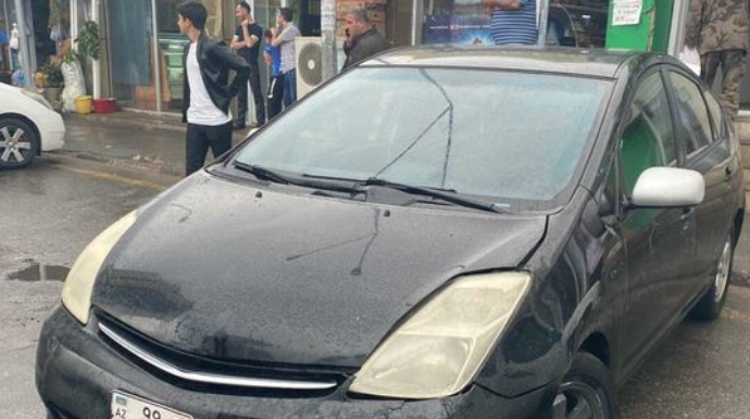 Səkiyə çıxan “Prius” 3 məktəblidən birini vurdu - FOTO 