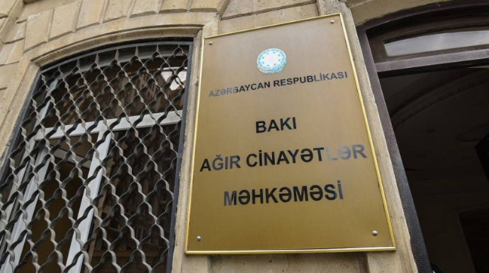 Özündən 19 yaş böyük ərini bıçaqlamaqda təqsirli bilinən qadına ağır cəza istənildi