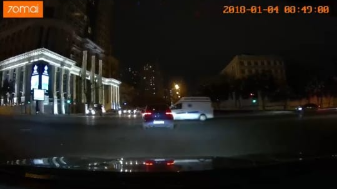 Təcili yardım maşını yolayrıcında qəza törətdi  - FOTO