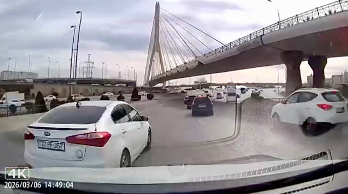 Prospektdə qayda pozan sürücü görün özünü necə müdafiə etdi - VİDEO