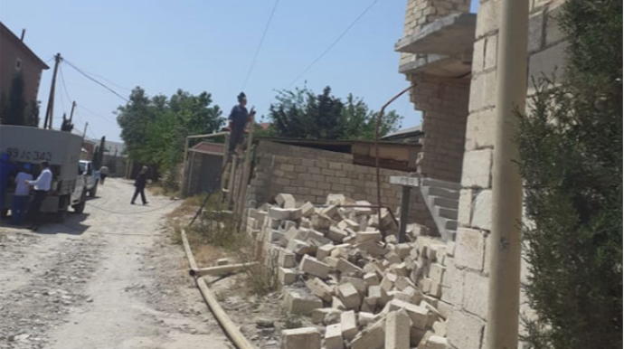 Sakinlər “Azəriqaz”a mane oldu,  polis çağırıldı - FOTO 