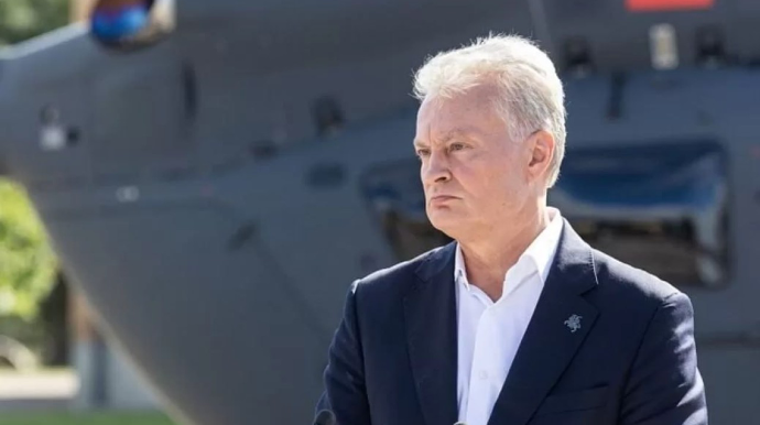 Litva prezidentinin təyyarəsi eniş edə bilmədi 