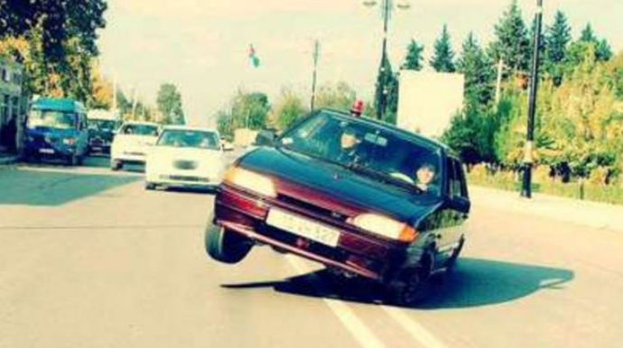 Azərbaycanda sərxoş halda "avtoş"luq edən sürücü polisi vurdu - HƏBS OLUNDU 