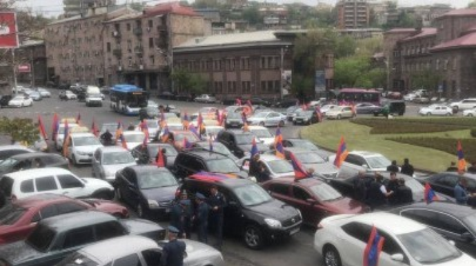 Ermənistanda Paşinyana qarşı avtoyürüş keçirildi - VİDEO 