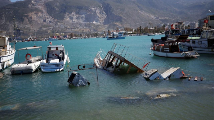 Türkiyədə qasırğa nəticəsində limandakı qayıqlar batdı
