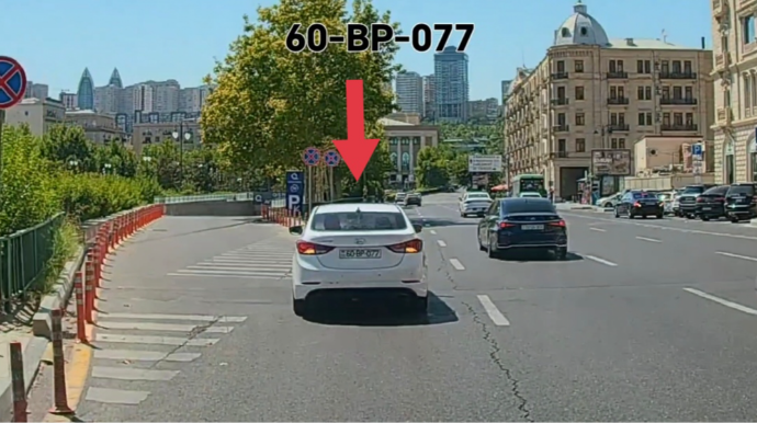 Sol zolaqda anidən dayanan sürücü avtomobillərə qəza şəraiti yaratdı - VİDEO