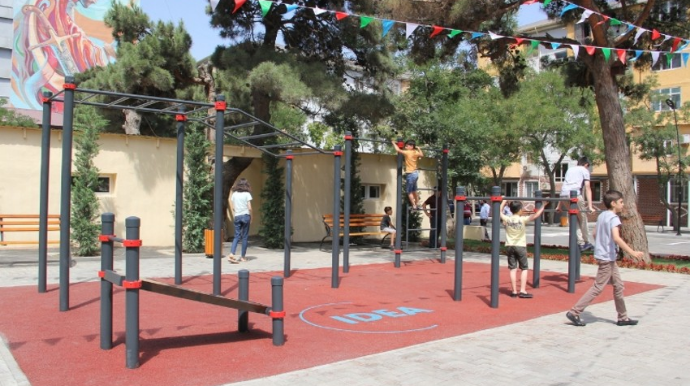 IDEA  Bakıda daha bir həyəti abadlaşdırdı - FOTO