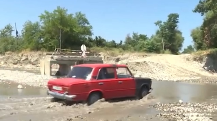 Üç min vətəndaşın yolu uzanıb - 4 aydır tədbir görülmür - VİDEO