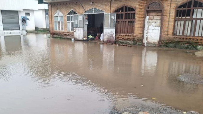 Lənkəranda sel suları məhəllələri və binaların qarşısını basdı – FOTOLAR 