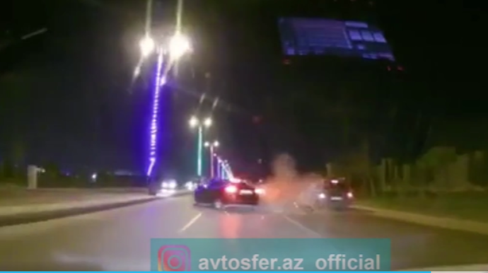 Sumqayıtda qəza:  "Opel" qəfil dayandı, "Ford" onu belə vurdu  - VİDEO