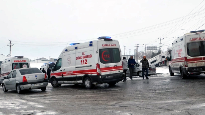 Avtobus aşıb, 16 nəfər xəsarət alıb 