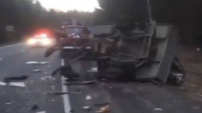 Yük maşını mnik avtomobilinə çırpıldı, üç nəfər öldü 