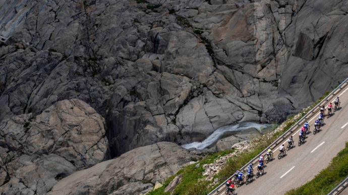 Məşhur yarışda faciə baş verib, velosipedçi yıxılaraq ölüb 