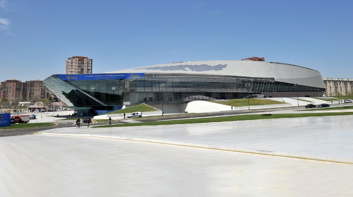 Bakı Konqres Mərkəzi 31 ədəd hibrid avtomobil ALACAQ 