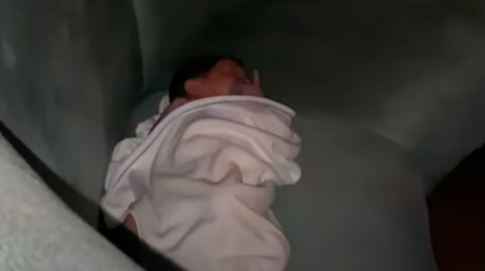 Bakıda BİABIRÇI HƏRƏKƏT : Ana yeni doğulan körpəsini gecə klubuna apardı - VİDEO 