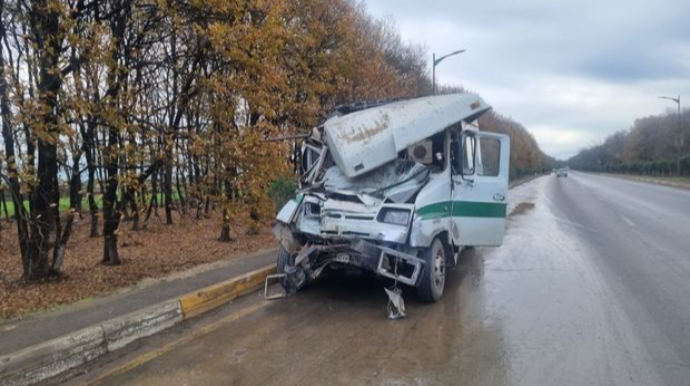 Azərbaycanda mikroavtobus qəzası: Yaralananların sayı 15 nəfərə çatdı - FOTO