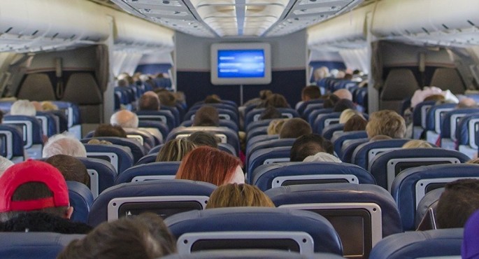 Təyyarədə ayaqyolu növbələrinə qəribə çarə - KAMERA