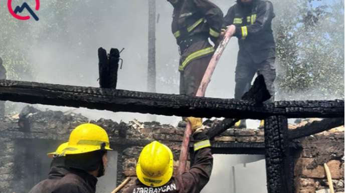 Şəkidə tövlə içərisindəki heyvanlarla birlikdə yandı - Foto 