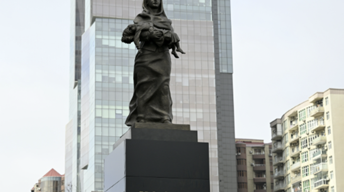 Dövlət və hökumət rəsmiləri Xocalı soyqırımı qurbanlarının xatirəsini yad edirlər - YENİLƏNİB