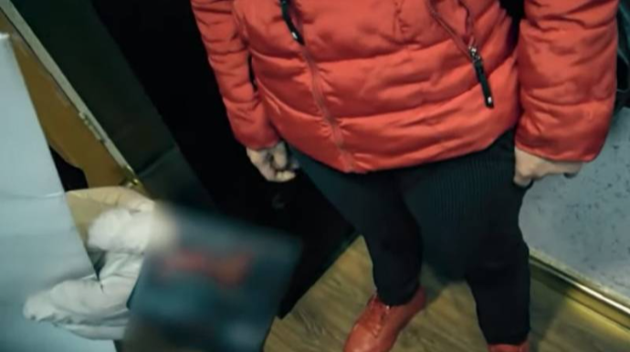 Azərbaycanda ana 13 yaşlı qızından narkokuryer kimi istifadə etdi - VİDEO 