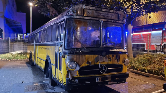 В Германии сгорел музей раритетных автобусов из-за нового электробуса (видео )