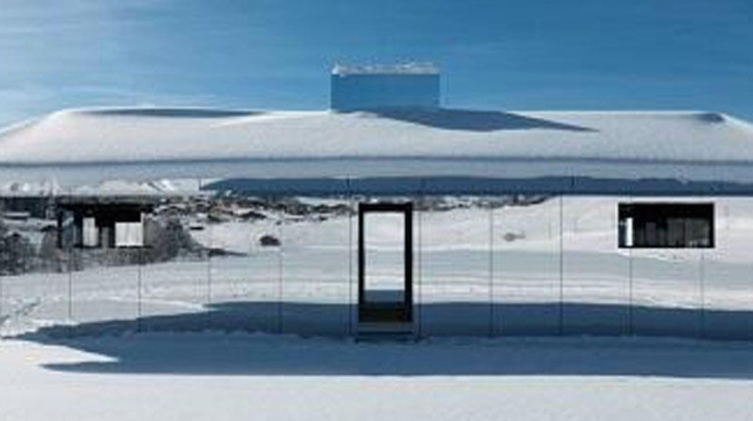 İlin fəsillərinə görə dəyişən unikal bina - FOTO 