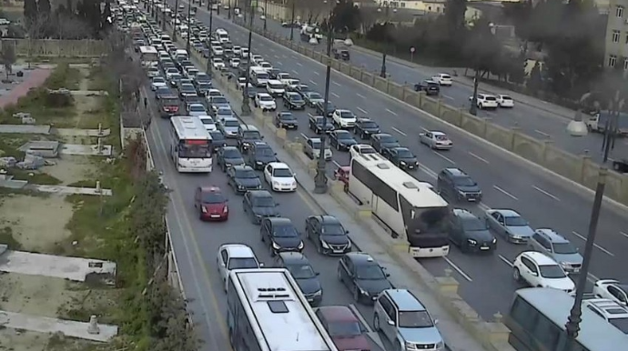 Heydər Əliyev prospektinin əsas yolunda hərəkət məhdudlaşdırılıb 