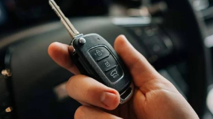 Maşının açarını içəridə unutmusuzsa, bu üsuldan istifadə daha təhlükəsizdir - TÖVSİYƏ