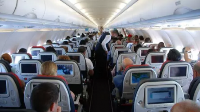 Bu ölkədə təyyarədə kök sərnişinlərdən ikiqat ödəniş alınacaq