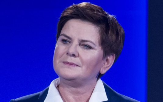 Qadın baş nazir yol qəzasına düşdü - Yaralandı