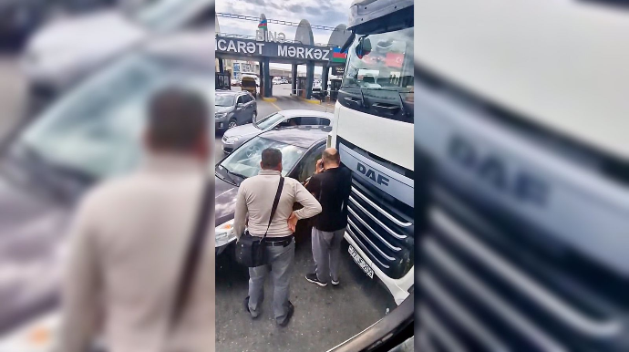 Binə yolunda qəza:  “Nissan” yük maşınıyla toqquşdu  - VİDEO