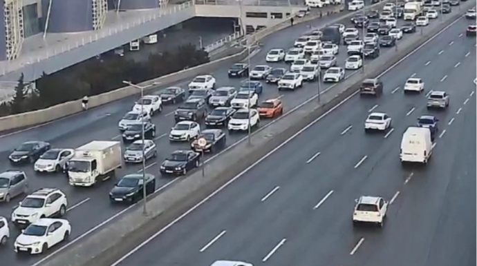 Bakının bir sıra yollarında tıxac yarandı