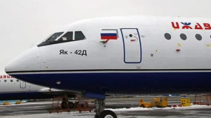 Rusiyada havada tüstülənən təyyarə məcburi eniş etdi 