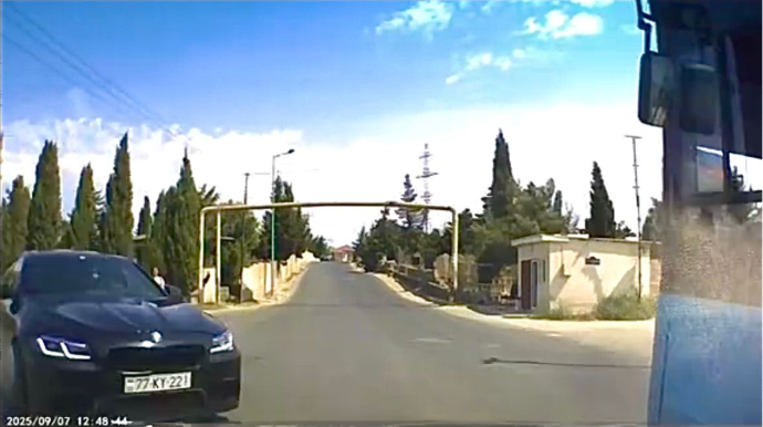 Qaraçuxurda əks yola çıxan sürücü qəzadan möcüzəvi şəkildə qurtuldu   - REAL VİDEO