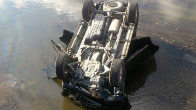 Yevlaxda “Mercedes” kanala aşdı, hərbçimiz öldü   - FOTO - YENİLƏNİB