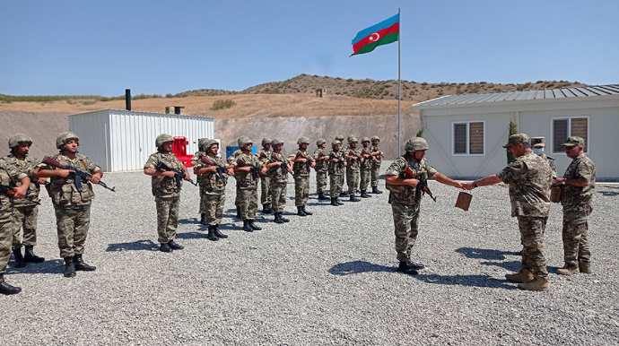 Müdafiə naziri azad olunmuş ərazilərdəki bir neçə yeni hərbi hissədə olub - FOTO 