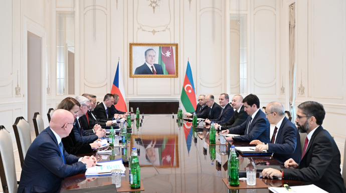 Prezidentin Babişlə geniş tərkibdə görüşü keçirilir - FOTOLAR 
