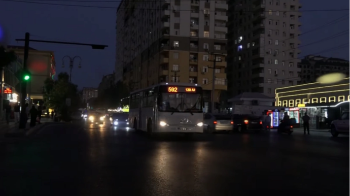 Xırdalanın zülmətə qərq olan prospektində gizli təhlükə - VİDEO