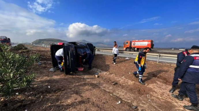 Türkiyədə mikroavtobus qəzaya uğrayıb, ölən və yaralananlar var  - FOTO