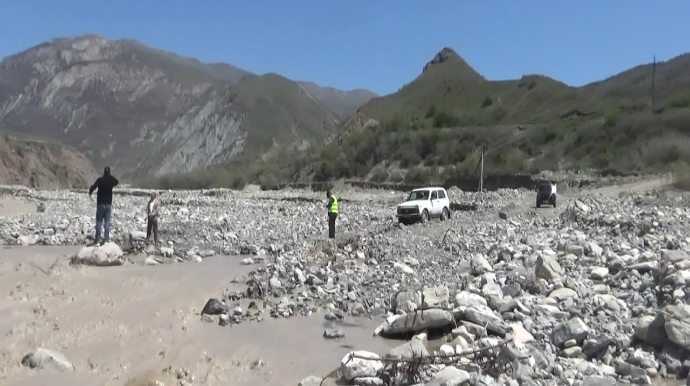İsmayıllıda sel suları yolu dağıtdı - Dörd kəndlə əlaqə kəsildi - FOTOLAR 