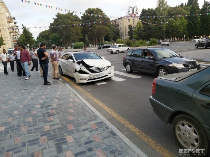 Sumqayıtda iki avtomobil toqquşub 