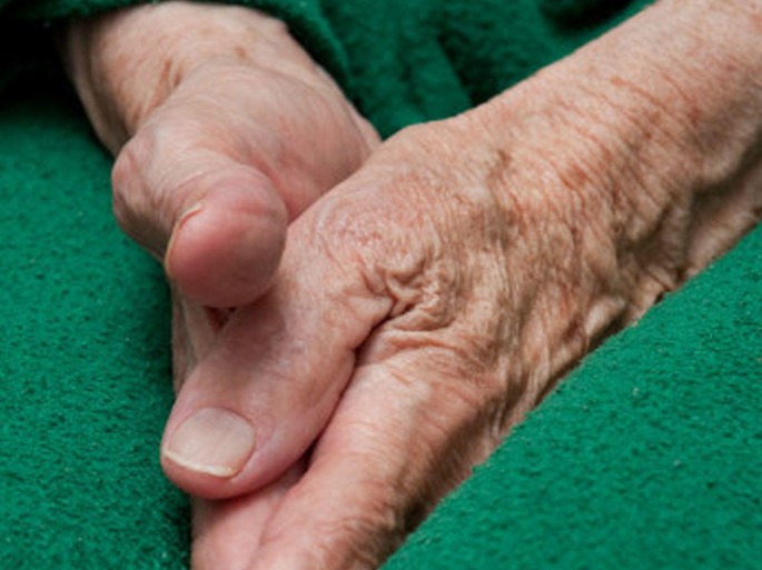 13 yaşlı oğlan 4 manata görə yaşlı qadının sinəsini kəsib - FOTO