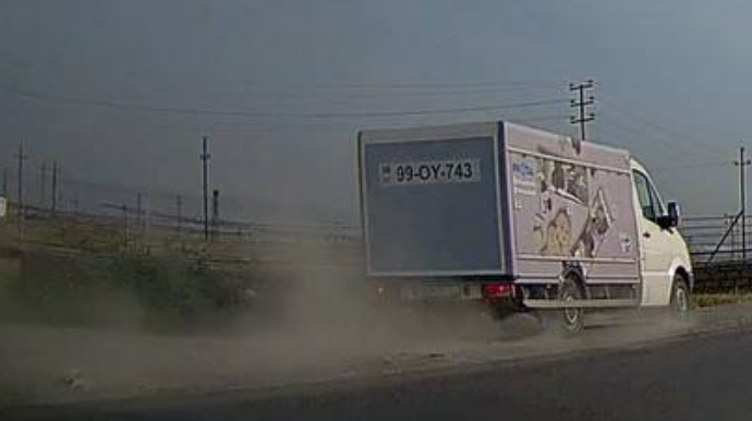 Balaxanı yolunda “avtoşluq”  edən yük maşını   - VİDEO