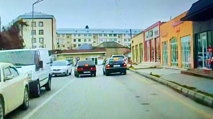 В Хачмазе водитель неосторожно сманеврировал и чуть не устроил цепное ДТП — ВИДЕО 