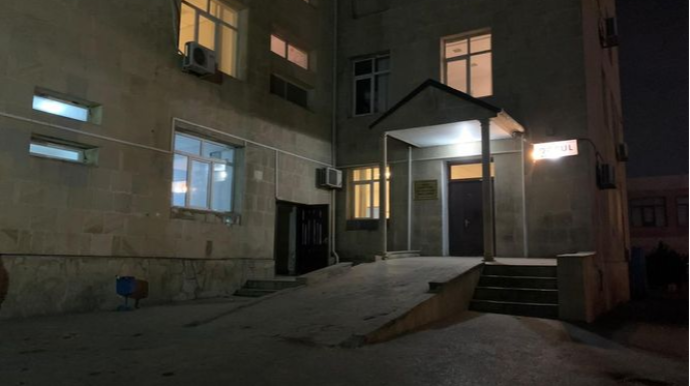 Abşeronda kişi qonşusu tərəfindən bıçaqlanıb