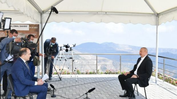 Prezident Xankəndiyə gedib-gələn maşınlardan danışdı:  "Hər şeyi görürük..."