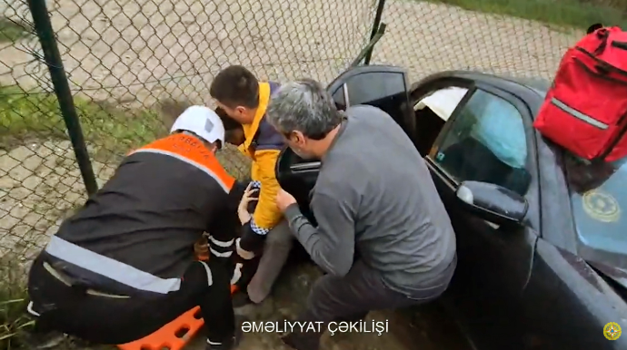 Sıxılı vəziyyətdə qalan şəxslər belə xilas edildi - Ələt-Astara yolunda qəza - VİDEO 